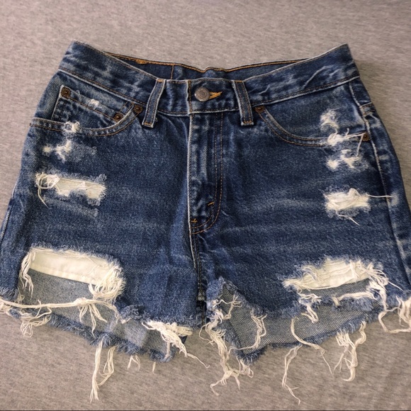 LEVI’S | Distressed Jean Shorts Size 26 - Picture 7 of 9